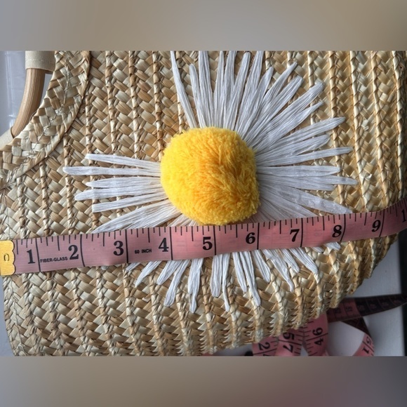 Little Daisy Straw Wooden Ring Handbag - Picture 4 of 6